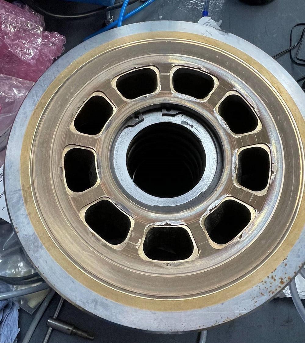 Trước khi phẳng match van bơm piston bằng phương pháp mài phẳng